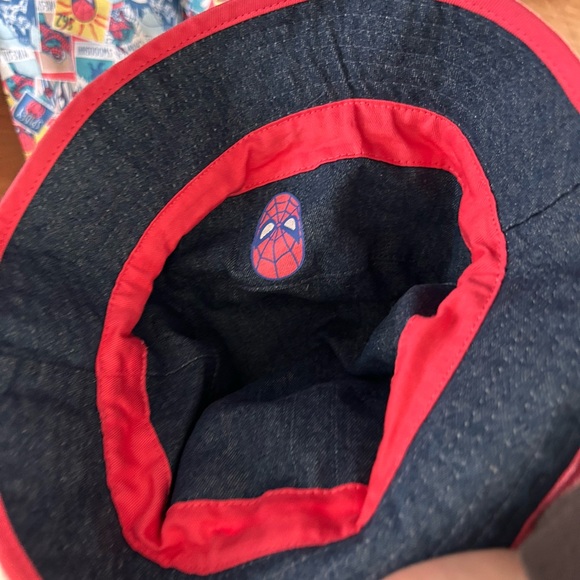 Marvel Spiderman boys swim trunks and matching reversible hat - Picture 3 of 3